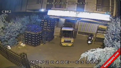Mahallenin gençlerinden hırsızlara meydan dayağı kamerada Haberi