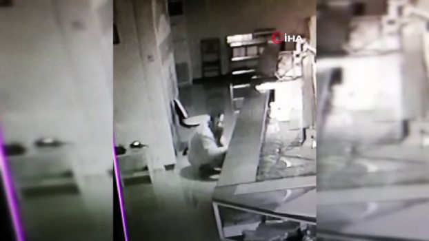 Antalya Da 4 Ayri Camiden Hirsizlik Yapan Sahsi Guvenlik Kamerasi Ele Verdi