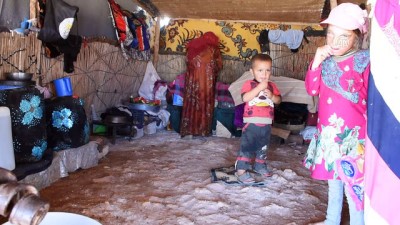Bebekler İçin Takım Elbise ve Patik Örülüşü Bebekler İçin Takım Elbise ve Patik Örülüşü