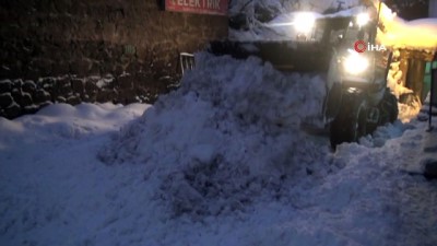 Bitlis Haberleri: Bitlis’te işçilerin zorlu kar temizliği Bitlis Haberleri: Bitlis’te işçilerin zorlu kar temizliği
