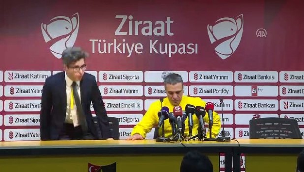 Turu geçeceğiz, geçmeliyiz Turu geçeceğiz, geçmeliyiz