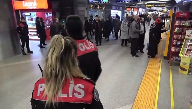 Bursa Polisinden Metro Istasyonlarinda Denetim