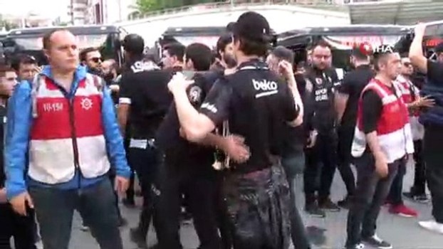Besiktas Taraftari Galatasaray Derbisi Icin Yola Cikti