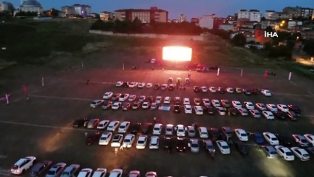Sultanbeyli De Acik Havada Arabali Sinema Gecesi