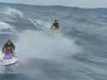 sorf gosterisi - Devasa Dalgalar Arasında Sörf Videosu