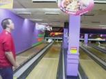 bowling - İlginç Bowling Oynayışı Videosu