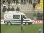 Futbolcular Ambulansın Yardımına Koştu