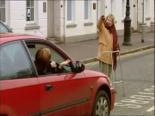 yasli kadin - Yaşlı Kadın Yolu Kapatiyor Videosu