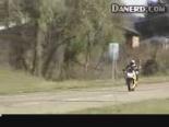 motosiklet sov - Bu Kazadan Sonra Hayatta Olması Bir Mucize Videosu