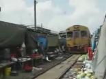 tren raylari - Tren Yoluna Krulan Pazar Videosu