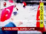 Azara Değil, Alkışa Layık