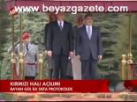 Kırmızı Halı Açılımı