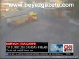 Kamyon Tıra Çarptı
