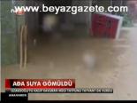 Ada Suya Gömüldü