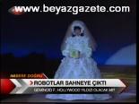 Robotlar Sahneye Çıktı