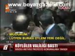 Köylüler Valiliği Bastı