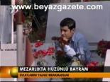 Mezarlıkta Hüzünlü Bayram