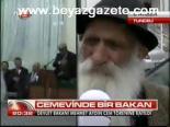 Cemevinde Bir Bakan