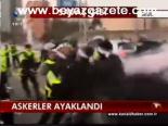 Seul'de Askerler Ayaklandı