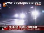 Polisten Tekmeli Barikat