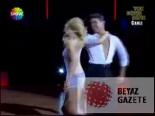 Burcu Esmersoy'dan Olay Yaratan Dans