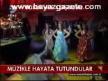 Müzikle Hayata Tutundular