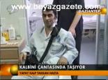 Kalbini Çantada Yaşıyor