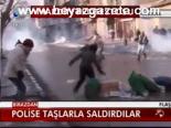 Polislere Taşlarla Saldırdılar