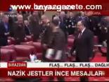 Nazik Jestler İnce Mesajlar