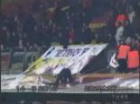 Taraftarı Tribünden Aşşağı Attılar