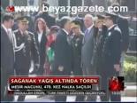 Sağanak Yağış Altında Tören