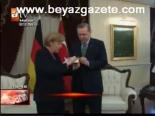 Merkel Güvercin İle Geldi