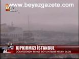 İstanbul Semaları Kıpkırmızı Kesildi