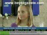 Barış'ın Küçük Temsilcisi Hanna Çok Mutlu