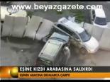 Eşine Kızdı Arabasına Saldırdı