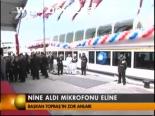Nine Aldı Mikrofonu Eline