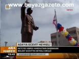 Ada'ya Ecevit Heykeli