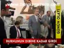 Burnunun Dibine Kadar Girdi