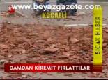 Damdan Kiremit Fırlattılar
