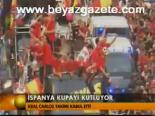 İspanya Kupayı Kutluyor