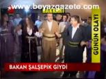 Bakan Şalşepik Giydi