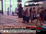 Turistler Sokakta Kaldı