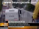 Taş Atan Çoçuklar