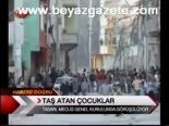 Taş Atan Çocuklar