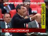 Taş Atan Çocuklar