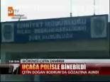 Uçağa Polisle Binebildi