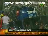 kamyon kazasi - Kamyon Yarışında Kaza Videosu
