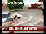 Sel Şehirleri Yuttu