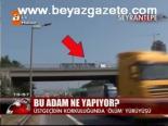Bu Adam Ne Yapıyor?