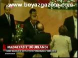 Madalyasız Uğurlandı